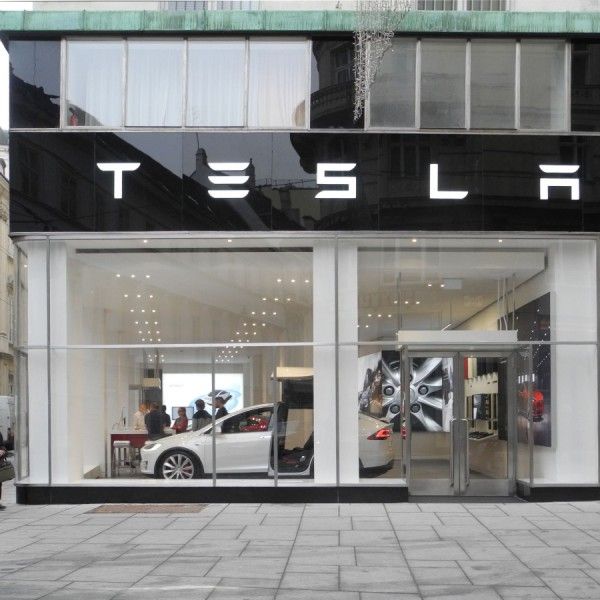 Tesla – Edelstahlarbeiten von Zeilinger Metallbau